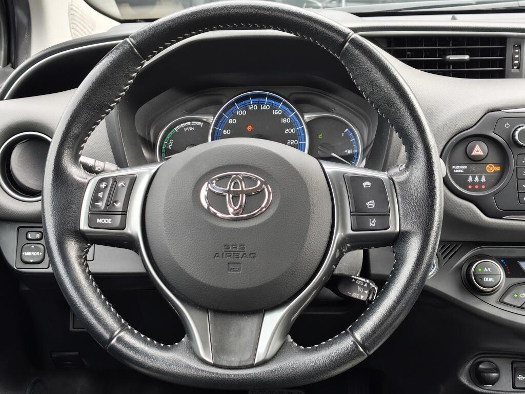 Toyota Yaris 1.5 Hybrid Trend | Leder | Navi | Cruise Control | Goed Onderhouden - Image 9