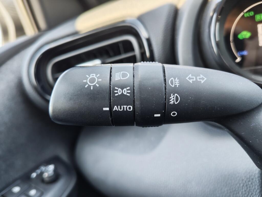 Toyota Yaris 1.5 Hybrid Executive | HUD | JBL | Navi | Sensoren v/a | Blind Spot |Stoelverwarming | - Image 12