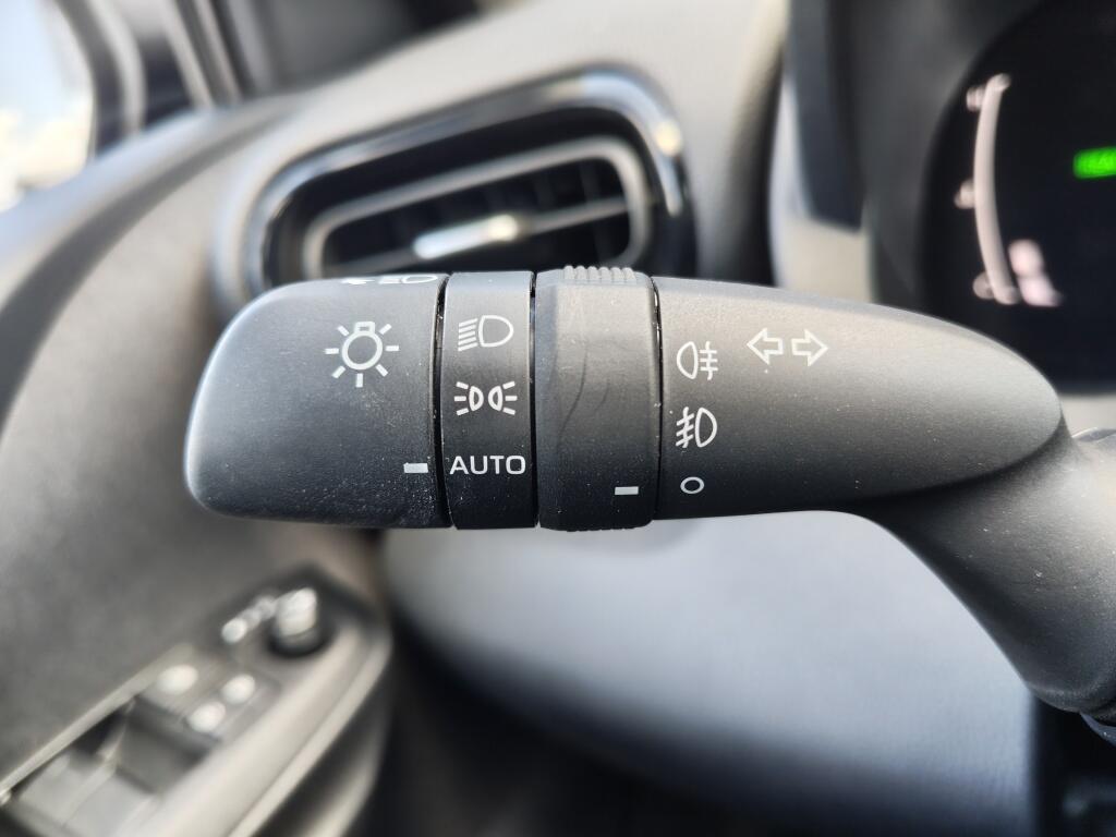 Toyota Yaris 1.5 Hybrid 115 Dynamic | Sensoren v/a | Stuur & Stoelverwarming - Image 13