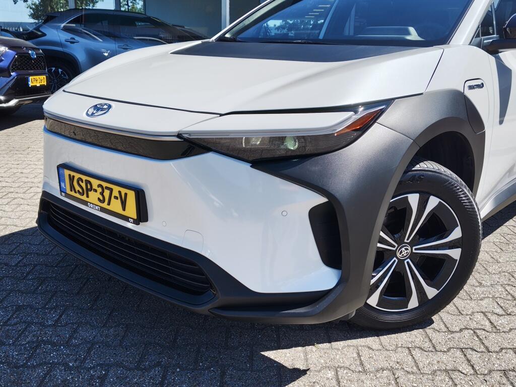 Toyota bZ4X Dynamic 71 kWh | 360 Camera | Sensoren v/a | El. Achterklep | Stoelverwarming - Image 2
