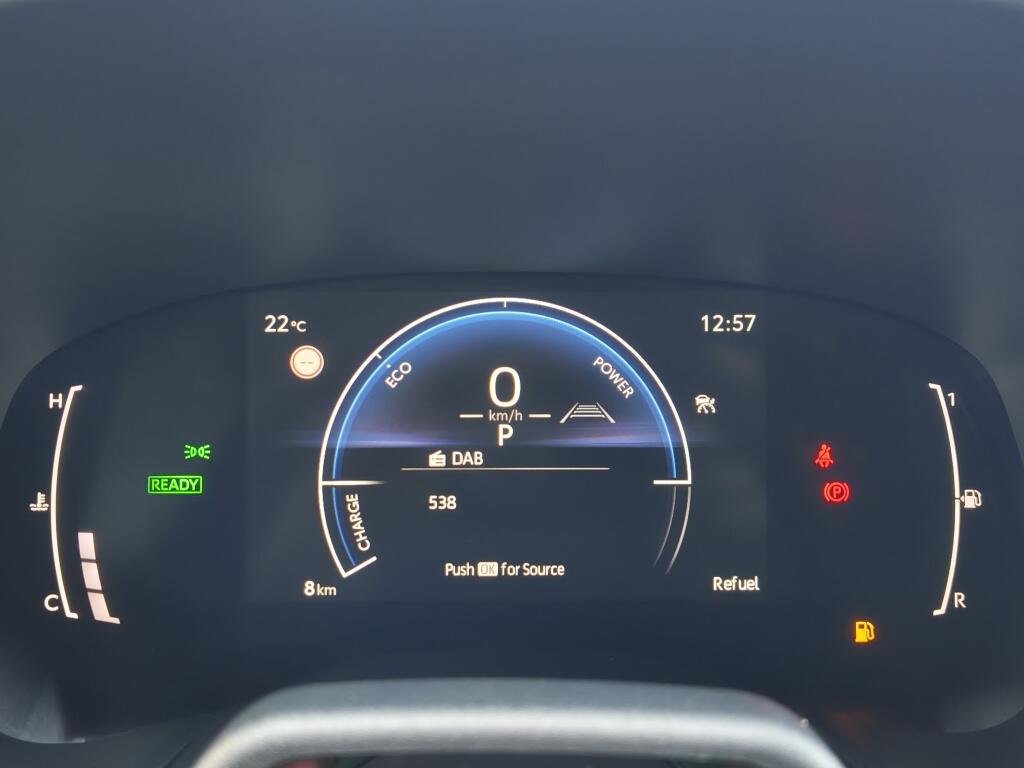 Toyota Aygo X Hybrid 115 Play | Lichtmetaal | Stoelverwarming | Draadloze Telefoonlader - Image 10
