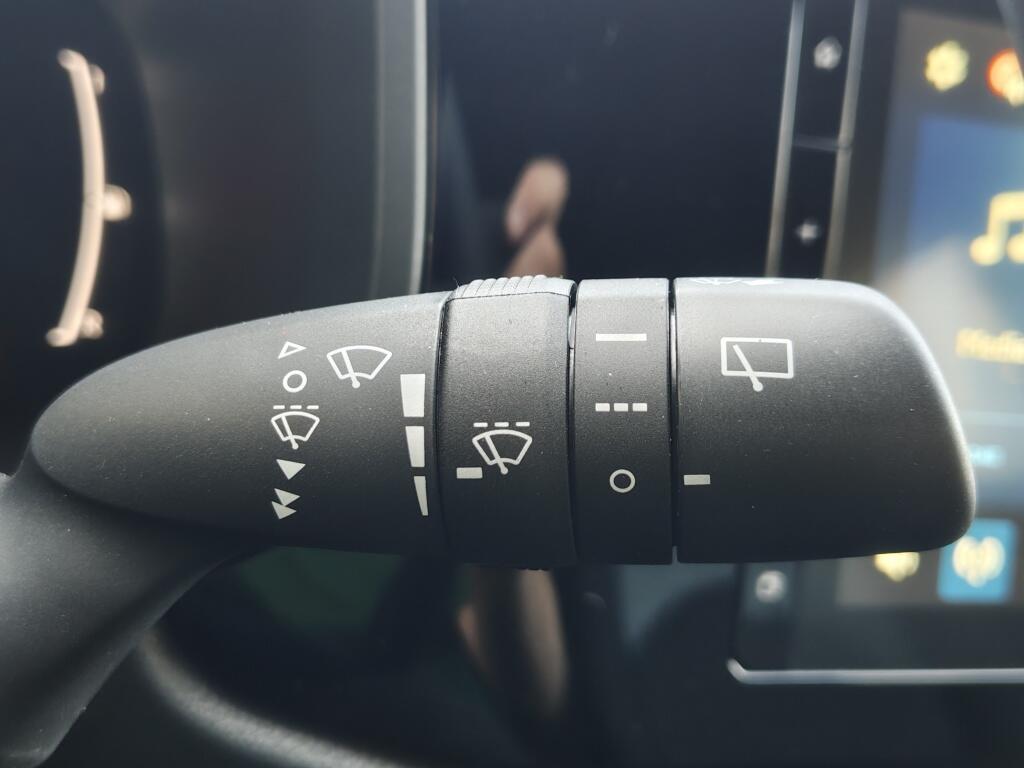 Toyota Aygo X Hybrid 115 Play | Lichtmetaal | Stoelverwarming | Draadloze Telefoonlader - Image 14