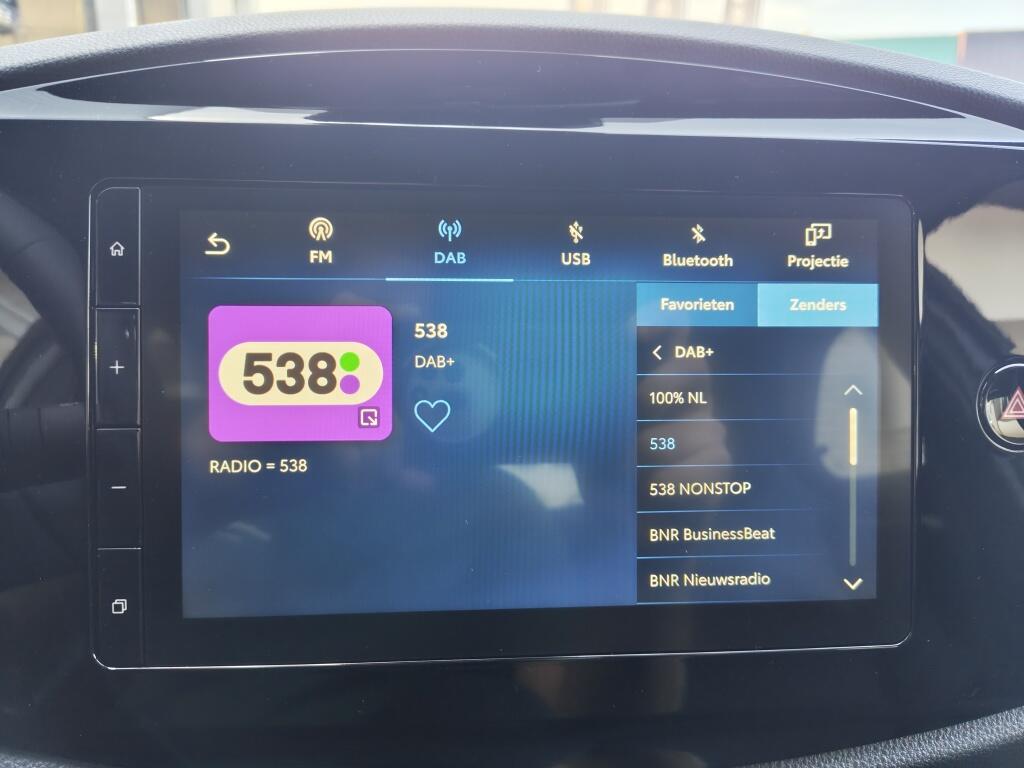 Toyota Aygo X Hybrid 115 Play | Lichtmetaal | Stoelverwarming | Draadloze Telefoonlader - Image 16