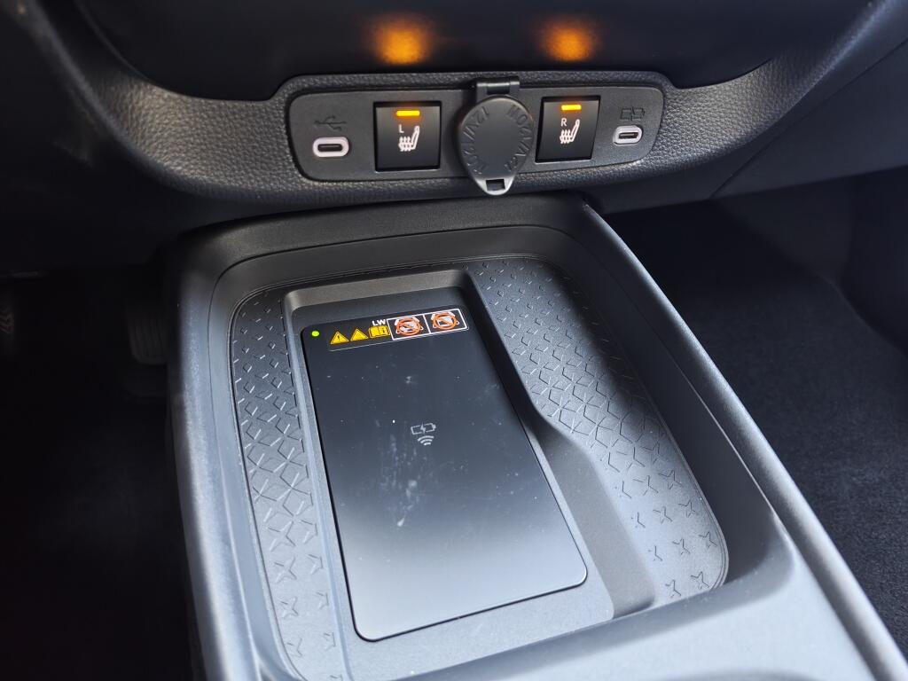 Toyota Aygo X Hybrid 115 Play | Lichtmetaal | Stoelverwarming | Draadloze Telefoonlader - Image 19