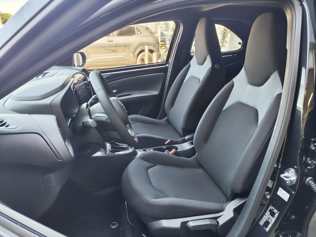 Toyota Aygo X Hybrid 115 Play | Lichtmetaal | Stoelverwarming | Draadloze Telefoonlader - Image 25