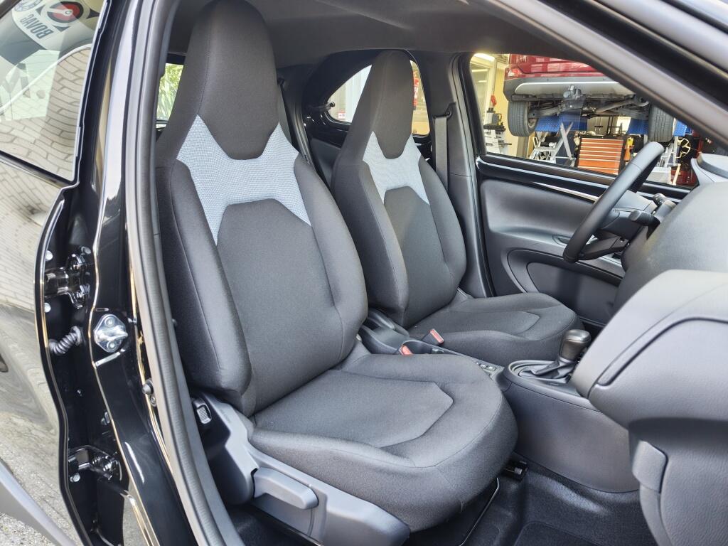 Toyota Aygo X Hybrid 115 Play | Lichtmetaal | Stoelverwarming | Draadloze Telefoonlader - Image 26