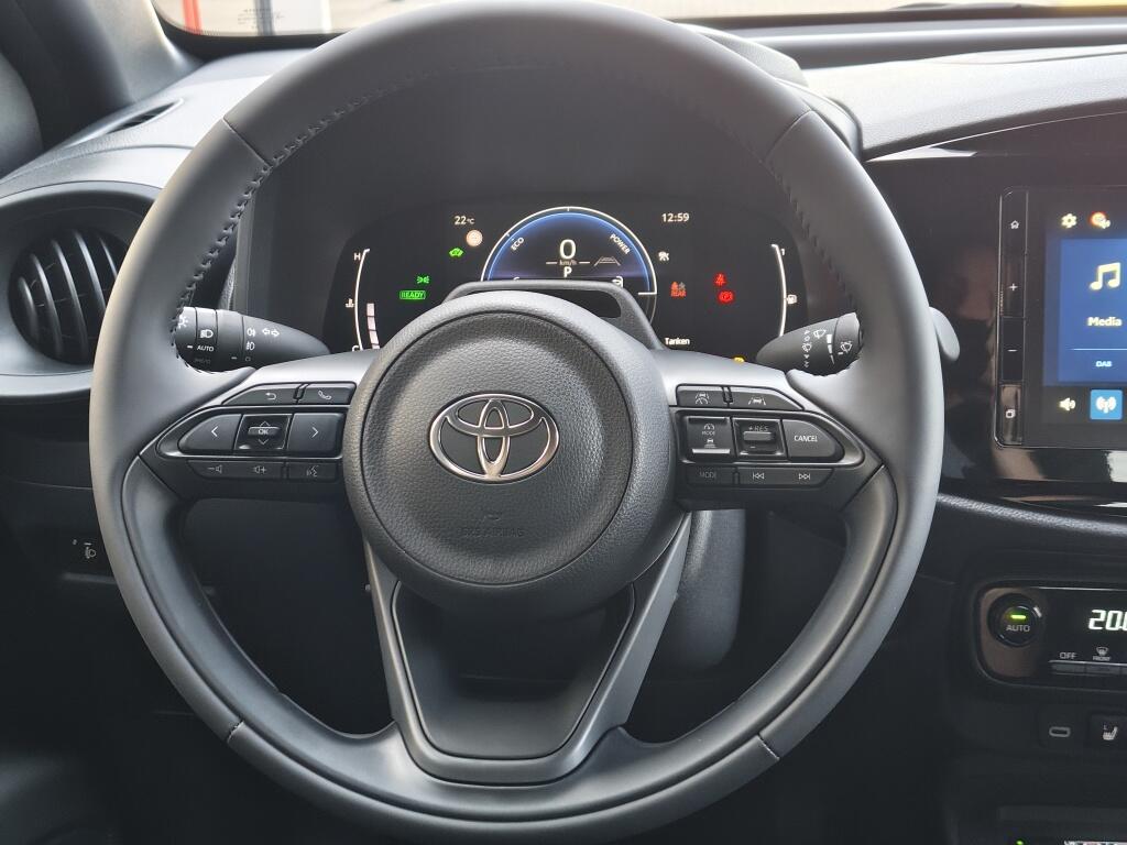 Toyota Aygo X Hybrid 115 Play | Lichtmetaal | Stoelverwarming | Draadloze Telefoonlader - Image 9