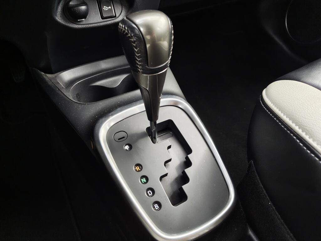Toyota Yaris 1.5 Hybrid Trend | Leder | Navi | Cruise Control | Goed Onderhouden - Image 19