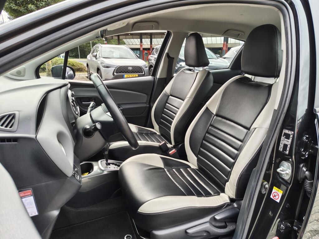 Toyota Yaris 1.5 Hybrid Trend | Leder | Navi | Cruise Control | Goed Onderhouden - Image 25