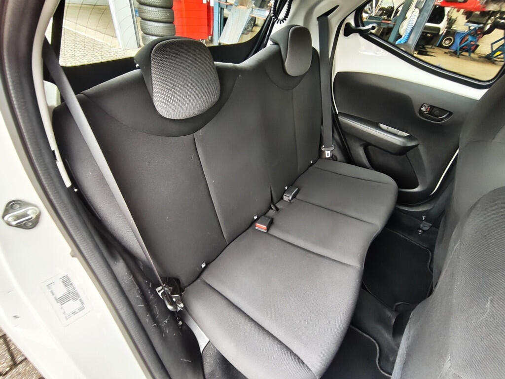 Toyota Aygo 1.0 VVT-i x-fun | Cruise Control | Lichtmetalen velgen | Airco - Image 27