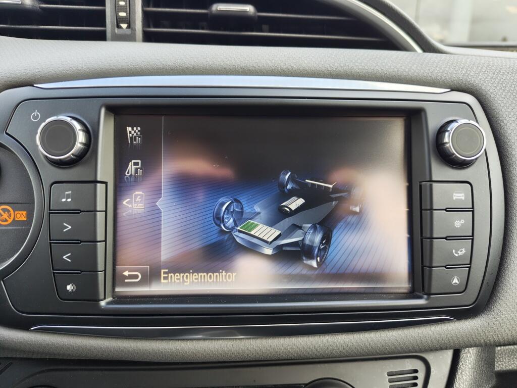 Toyota Yaris 1.5 Full Hybrid Dynamic | Cruise Control | Keyless Entry & Start | Airco - Image 15