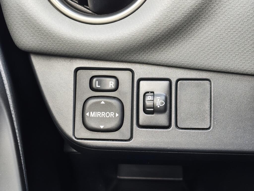 Toyota Yaris 1.5 Full Hybrid Dynamic | Cruise Control | Keyless Entry & Start | Airco - Image 21