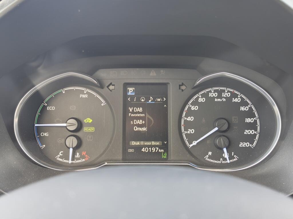 Toyota Yaris 1.5 Hybrid Dynamic | NL Auto | Navi | Keyless Entry & Start | Cruise Control - Image 10