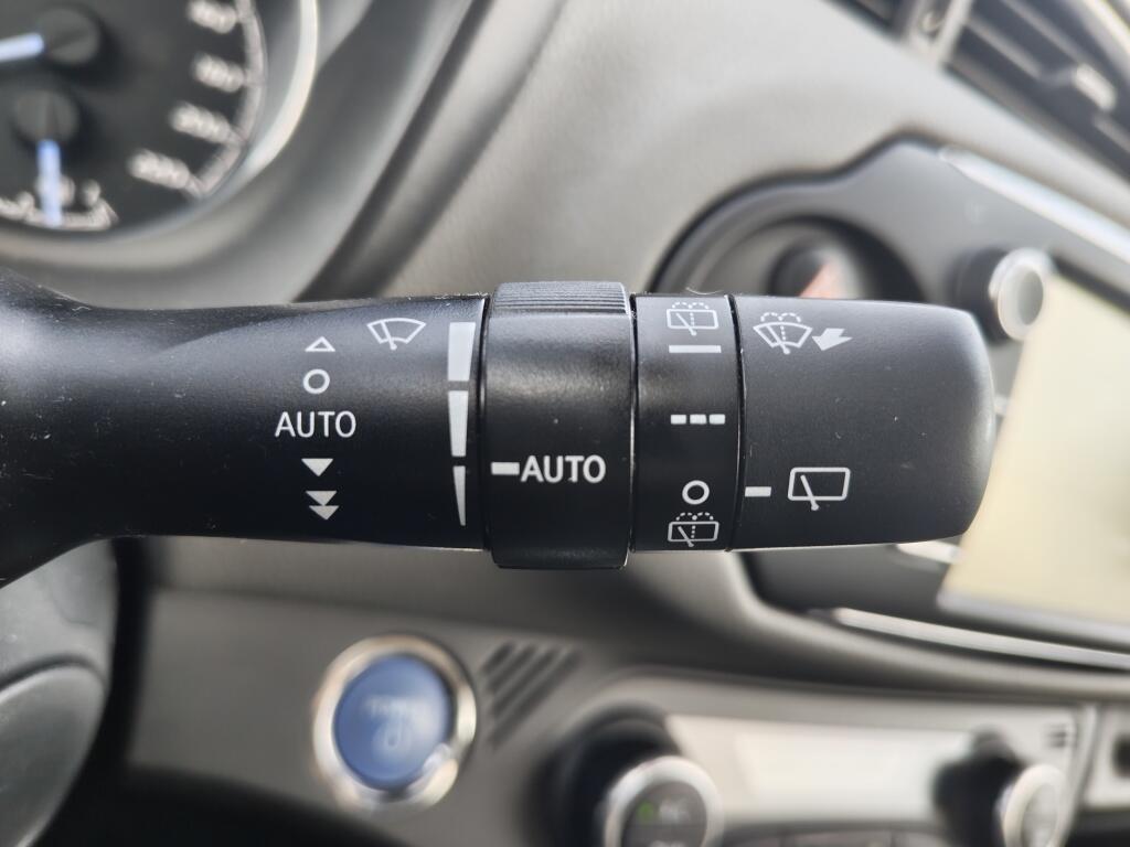 Toyota Yaris 1.5 Hybrid Dynamic | NL Auto | Navi | Keyless Entry & Start | Cruise Control - Image 12