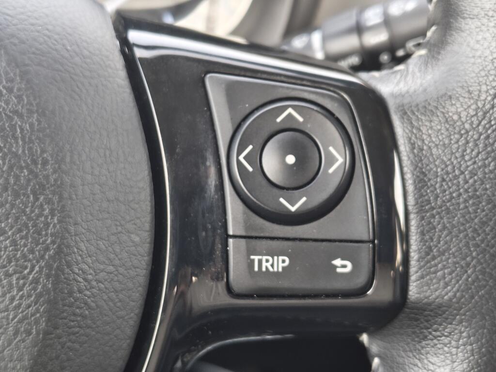 Toyota Yaris 1.5 Hybrid Dynamic | NL Auto | Navi | Keyless Entry & Start | Cruise Control - Image 14