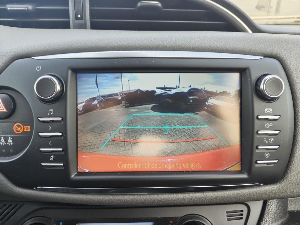 Toyota Yaris 1.5 Hybrid Dynamic | NL Auto | Navi | Keyless Entry & Start | Cruise Control - Image 20