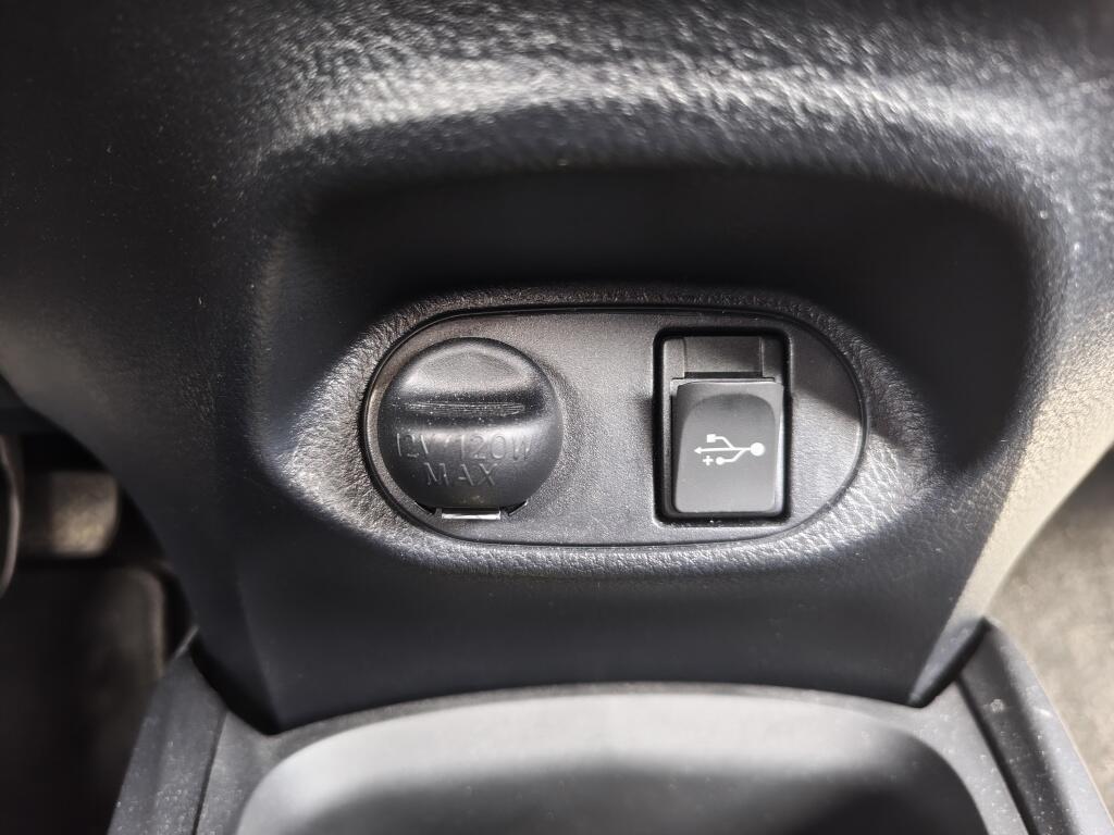 Toyota Yaris 1.5 Hybrid Dynamic | NL Auto | Navi | Keyless Entry & Start | Cruise Control - Image 22