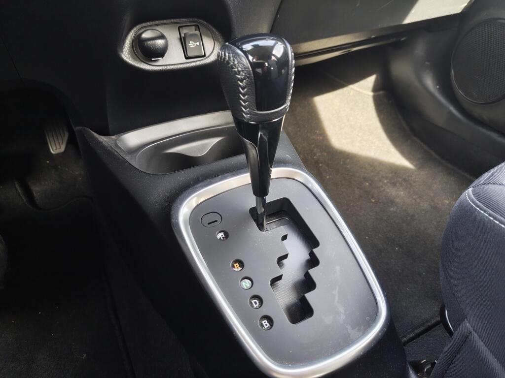 Toyota Yaris 1.5 Hybrid Dynamic | NL Auto | Navi | Keyless Entry & Start | Cruise Control - Image 23
