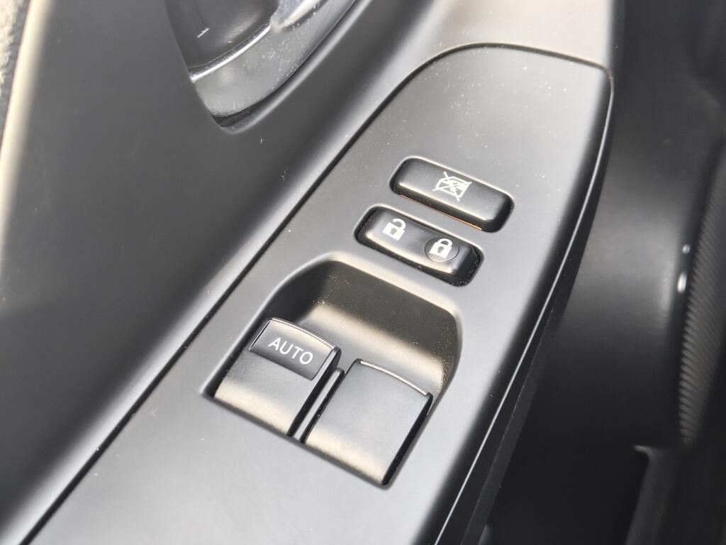 Toyota Yaris 1.5 Hybrid Dynamic | NL Auto | Navi | Keyless Entry & Start | Cruise Control - Image 24