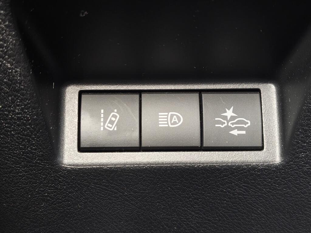 Toyota Yaris 1.5 Hybrid Dynamic | NL Auto | Navi | Keyless Entry & Start | Cruise Control - Image 26