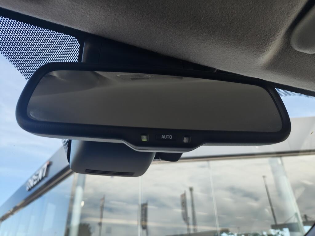Toyota Yaris 1.5 Hybrid Dynamic | NL Auto | Navi | Keyless Entry & Start | Cruise Control - Image 28
