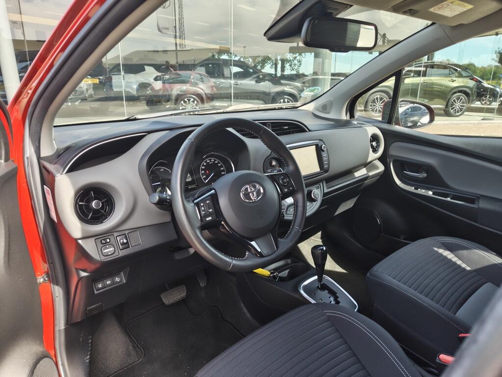 Toyota Yaris 1.5 Hybrid Dynamic | NL Auto | Navi | Keyless Entry & Start | Cruise Control - Image 29