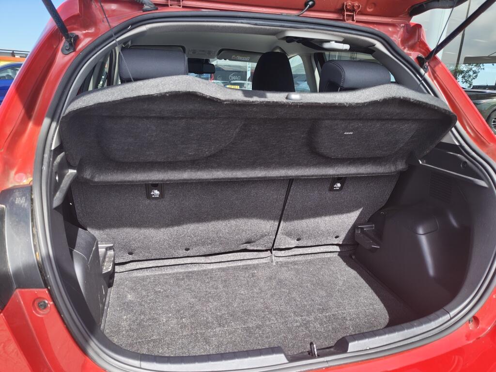 Toyota Yaris 1.5 Hybrid Dynamic | NL Auto | Navi | Keyless Entry & Start | Cruise Control - Image 34