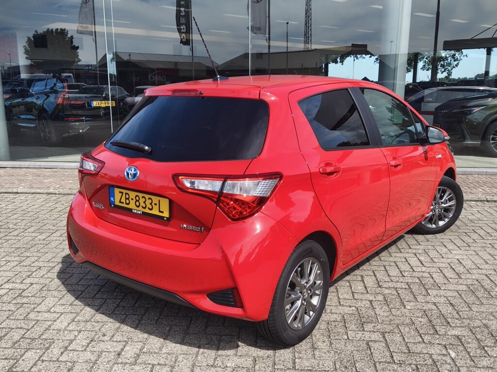 Toyota Yaris 1.5 Hybrid Dynamic | NL Auto | Navi | Keyless Entry & Start | Cruise Control - Image 4