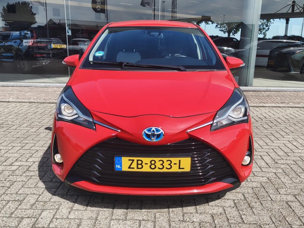 Toyota Yaris 1.5 Hybrid Dynamic | NL Auto | Navi | Keyless Entry & Start | Cruise Control - Image 6
