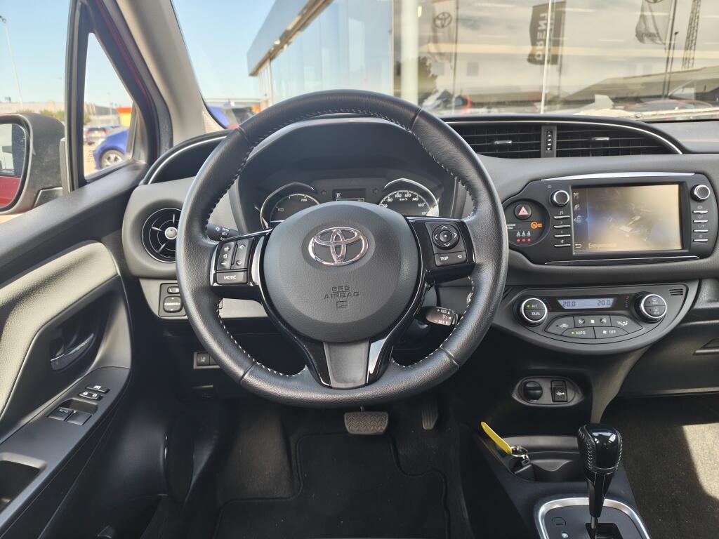 Toyota Yaris 1.5 Hybrid Dynamic | NL Auto | Navi | Keyless Entry & Start | Cruise Control - Image 8