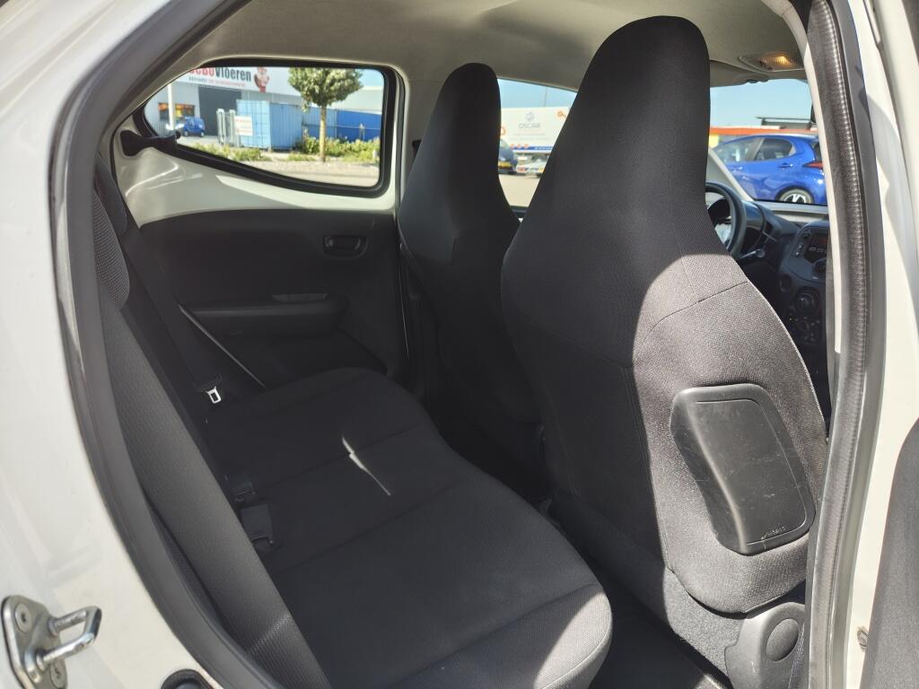 Toyota Aygo 1.0 VVT-i x-fun | NL Auto | Airco | Bluetooth | El. Raambediening | - Image 24
