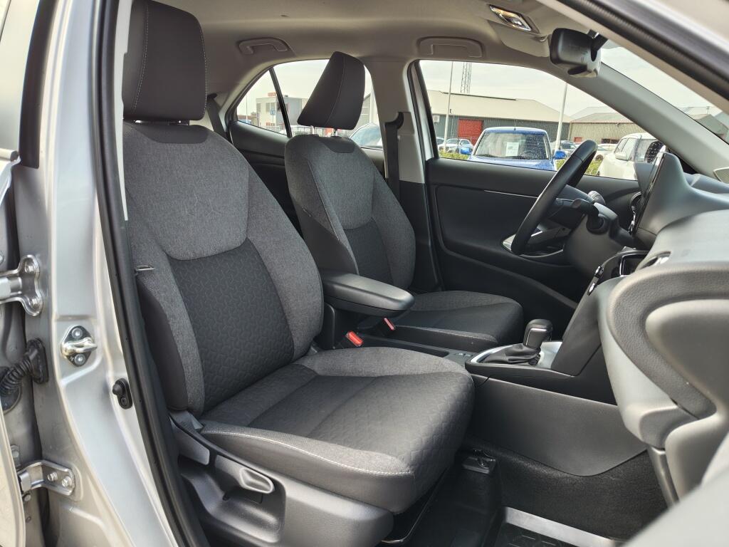 Toyota Yaris Cross 1.5 Hybrid Dynamic | El. Achterklep | HUD | Stoel-Stuurverwarming - Image 30