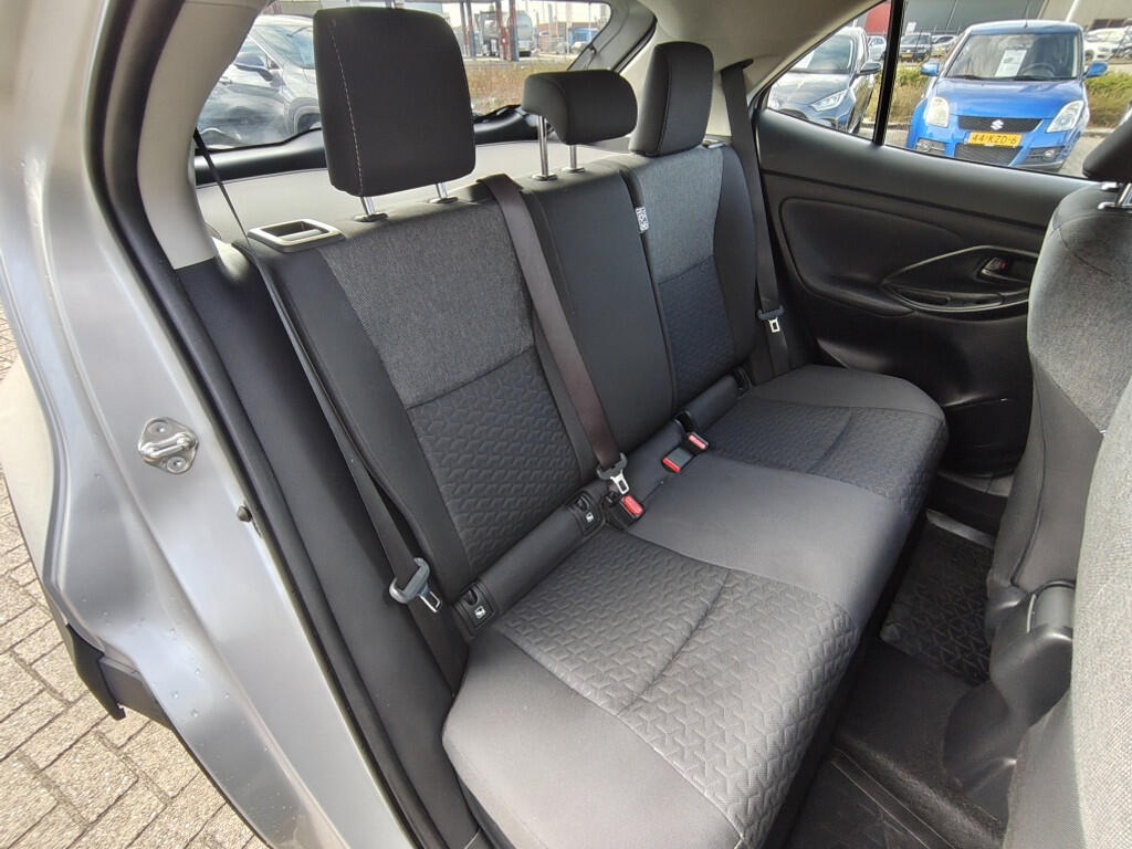 Toyota Yaris Cross 1.5 Hybrid Dynamic | El. Achterklep | HUD | Stoel-Stuurverwarming - Image 32