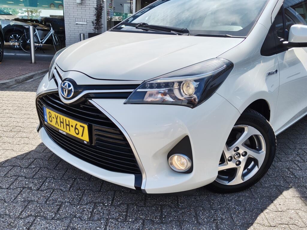 Toyota Yaris 1.5 Hybrid Lease | Navi | Cruise Control | Keyless Start | - Image 2