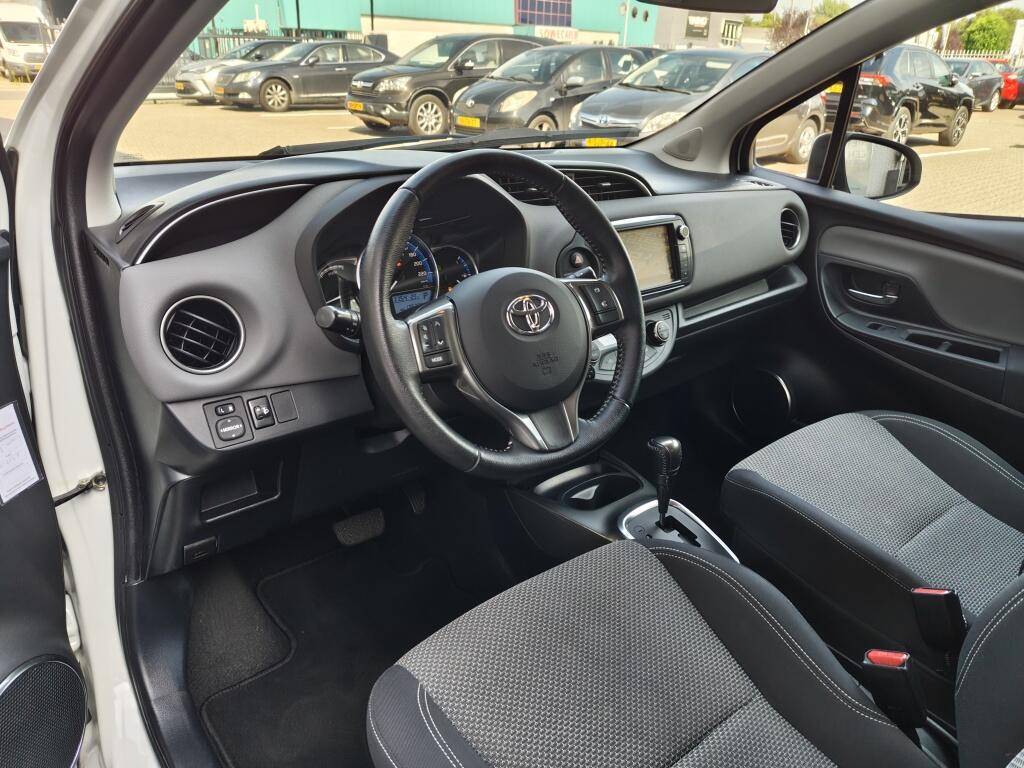 Toyota Yaris 1.5 Hybrid Lease | Navi | Cruise Control | Keyless Start | - Image 24