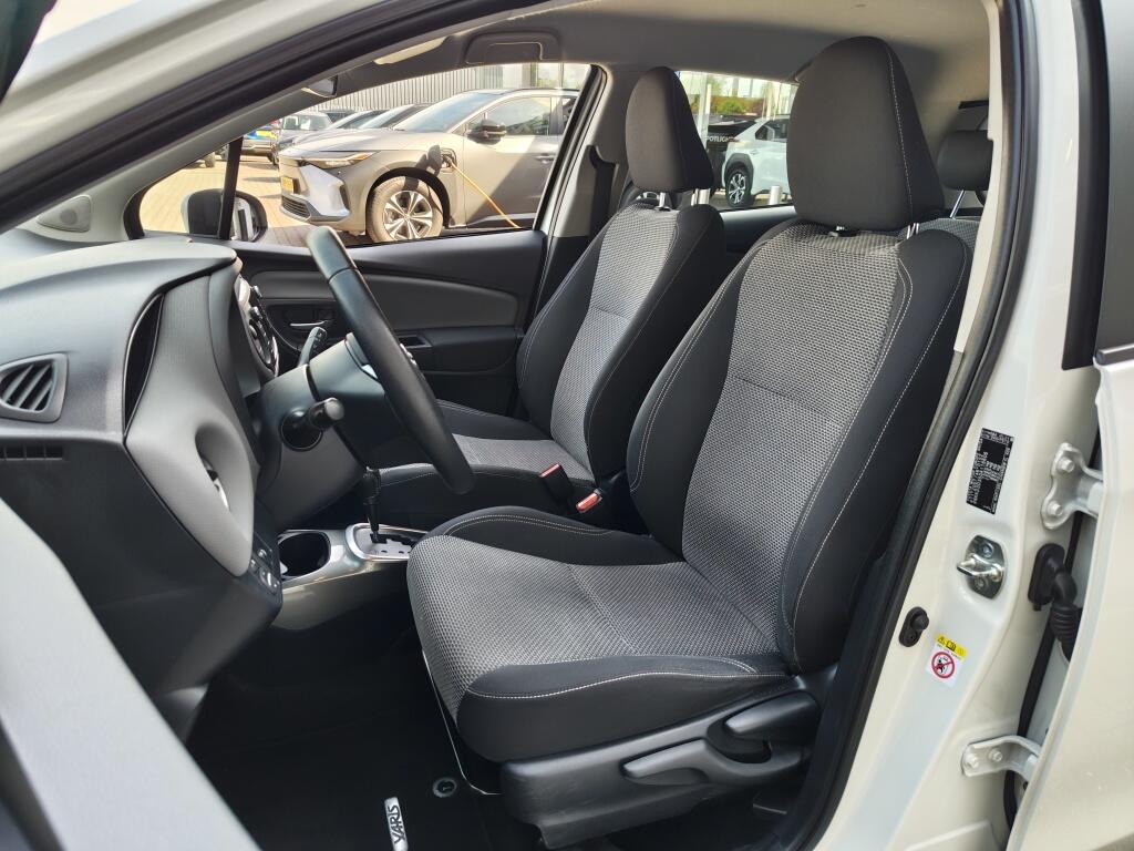 Toyota Yaris 1.5 Hybrid Lease | Navi | Cruise Control | Keyless Start | - Image 25