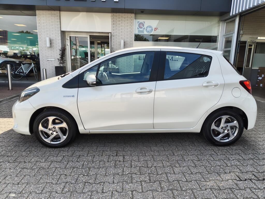 Toyota Yaris 1.5 Hybrid Lease | Navi | Cruise Control | Keyless Start | - Image 3
