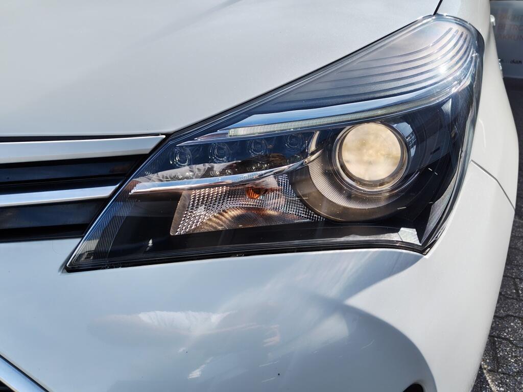 Toyota Yaris 1.5 Hybrid Lease | Navi | Cruise Control | Keyless Start | - Image 31