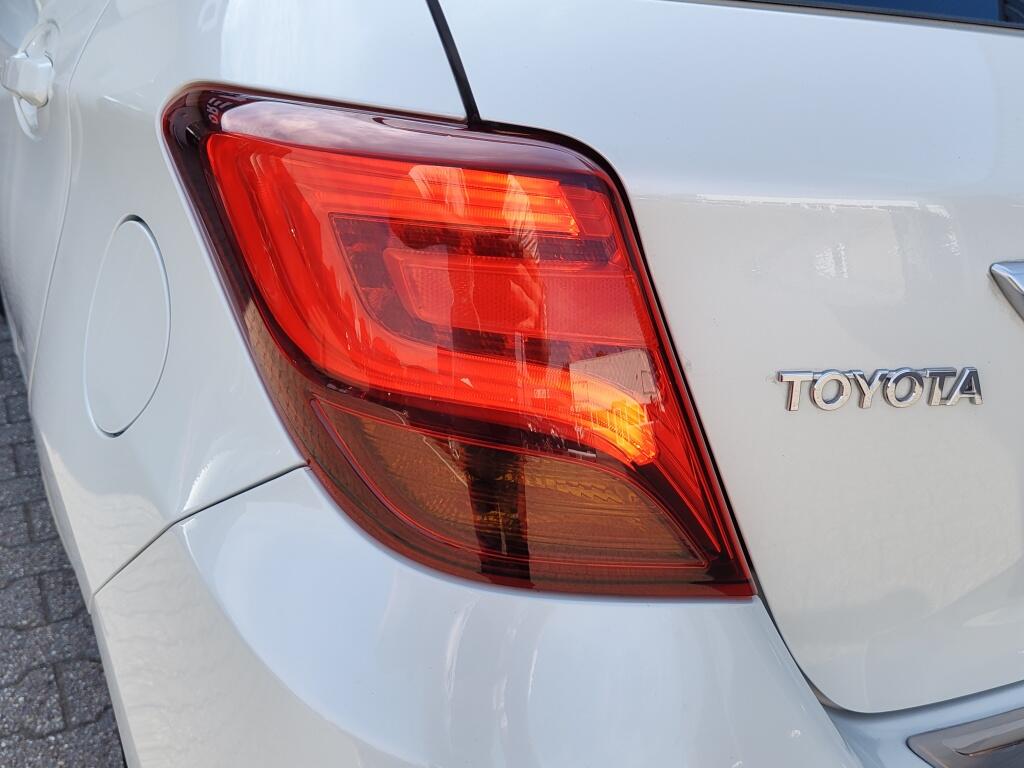 Toyota Yaris 1.5 Hybrid Lease | Navi | Cruise Control | Keyless Start | - Image 32
