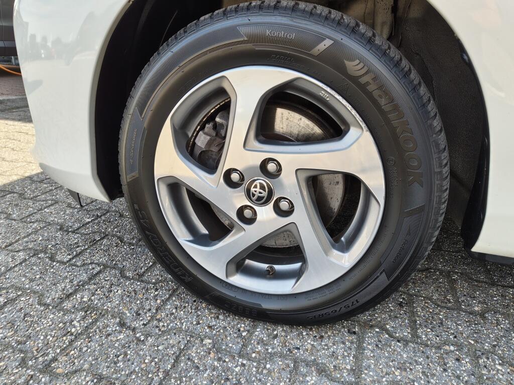 Toyota Yaris 1.5 Hybrid Lease | Navi | Cruise Control | Keyless Start | - Image 34