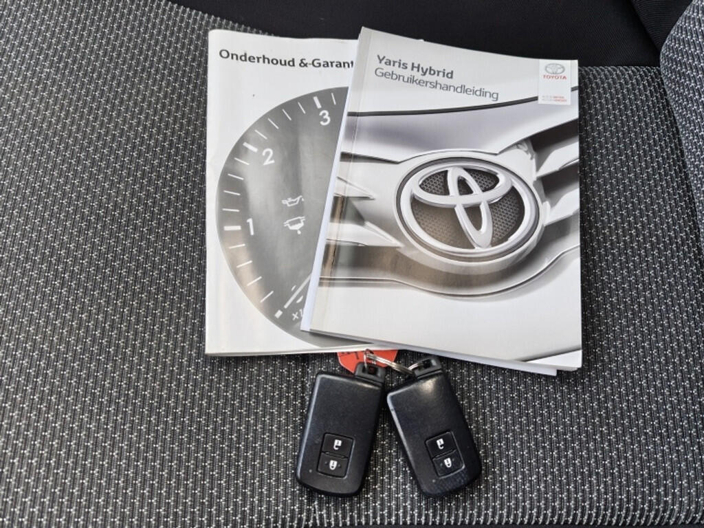 Toyota Yaris 1.5 Hybrid Lease | Navi | Cruise Control | Keyless Start | - Image 36