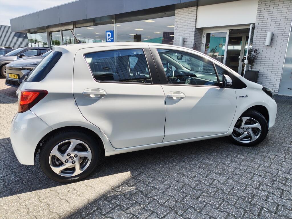 Toyota Yaris 1.5 Hybrid Lease | Navi | Cruise Control | Keyless Start | - Image 5