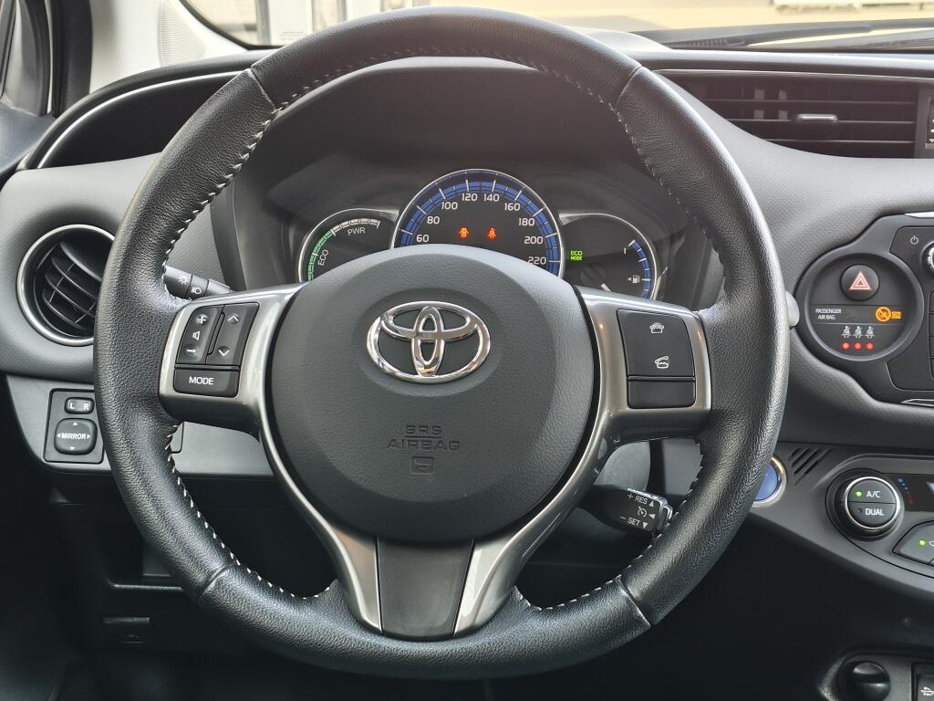 Toyota Yaris 1.5 Hybrid Lease | Navi | Cruise Control | Keyless Start | - Image 9