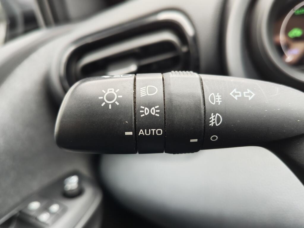 Toyota Yaris 1.5 Hybrid Dynamic | Navi | Keyless Entry/Start | Android Auto - Image 10