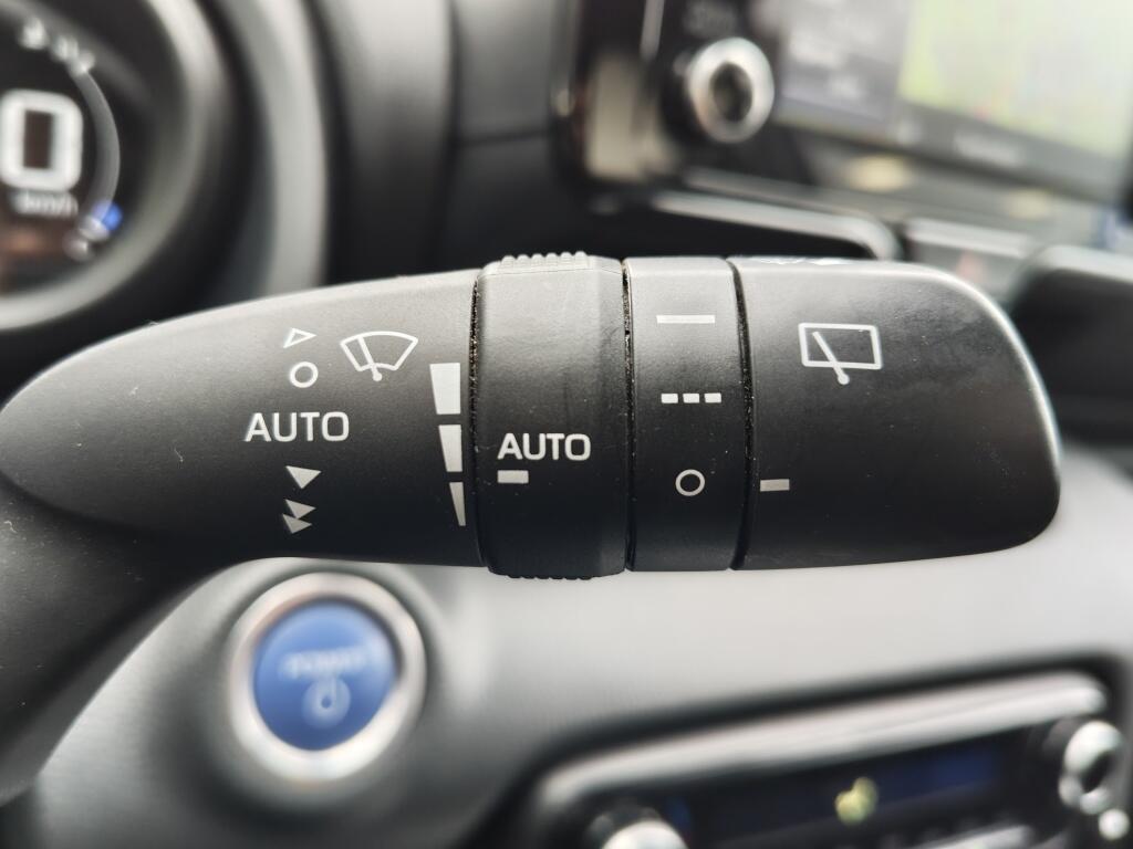 Toyota Yaris 1.5 Hybrid Dynamic | Navi | Keyless Entry/Start | Android Auto - Image 11