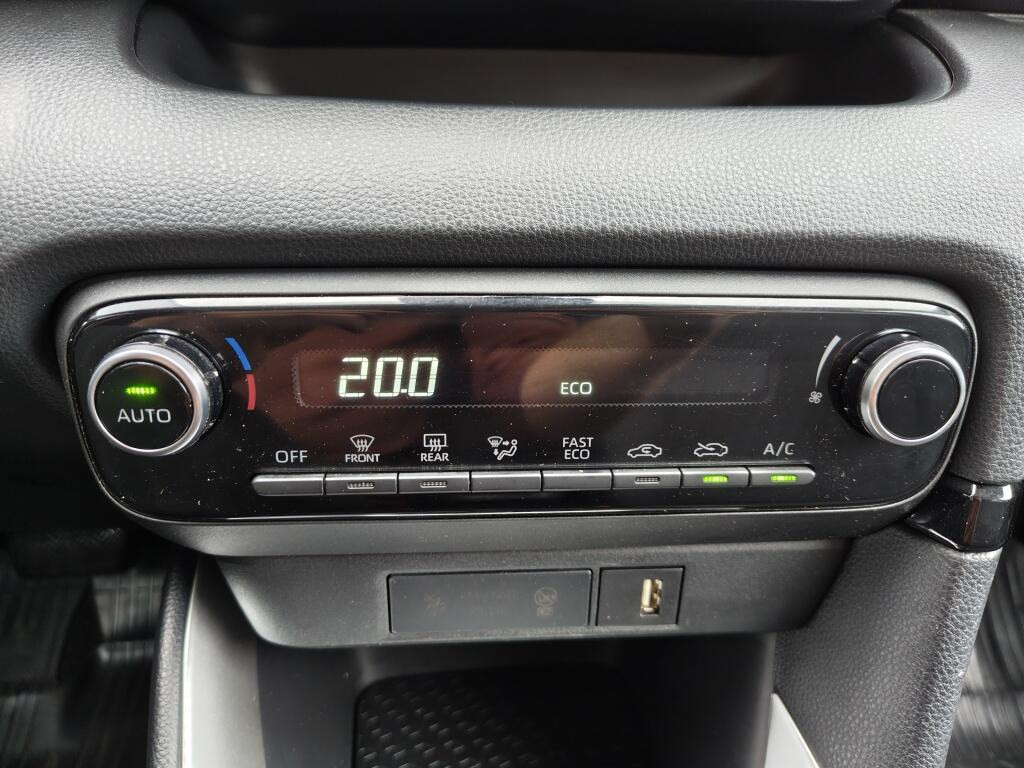 Toyota Yaris 1.5 Hybrid Dynamic | Navi | Keyless Entry/Start | Android Auto - Image 17