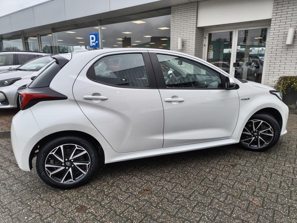 Toyota Yaris 1.5 Hybrid Dynamic | Navi | Keyless Entry/Start | Android Auto - Image 4