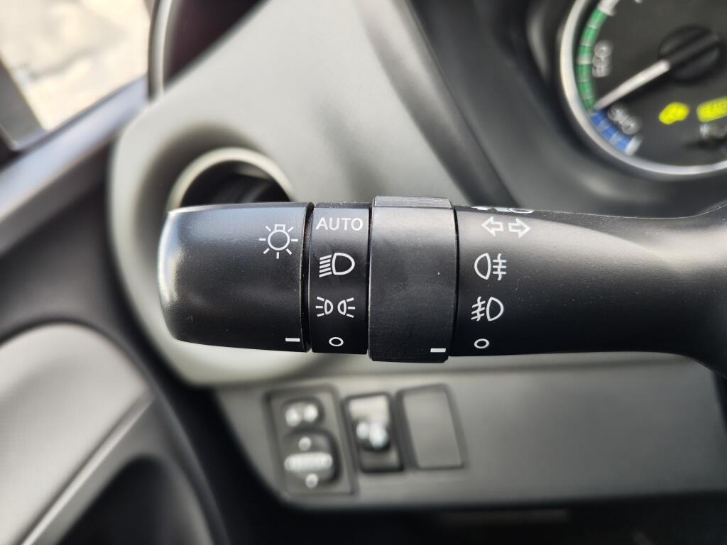 Toyota Yaris 1.5 Full Hybrid Dynamic | Cruise Control | Keyless Entry & Start | Airco - Image 11