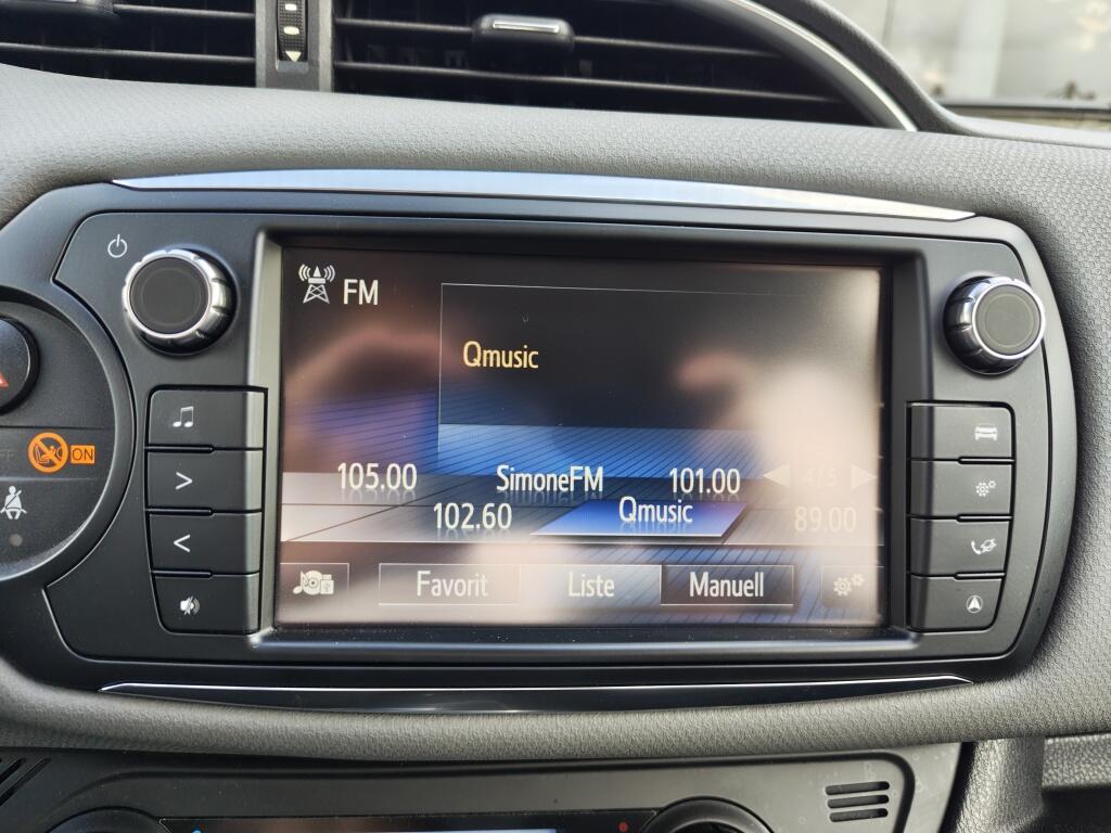 Toyota Yaris 1.5 Full Hybrid Dynamic | Cruise Control | Keyless Entry & Start | Airco - Image 14