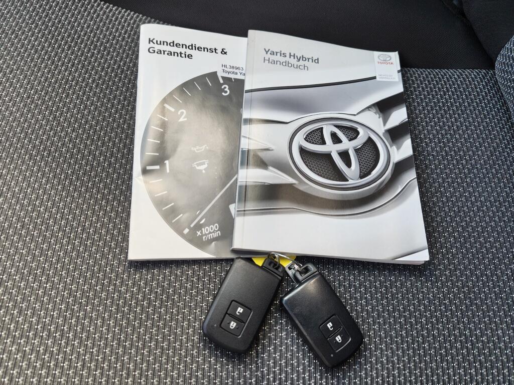 Toyota Yaris 1.5 Full Hybrid Dynamic | Cruise Control | Keyless Entry & Start | Airco - Image 35